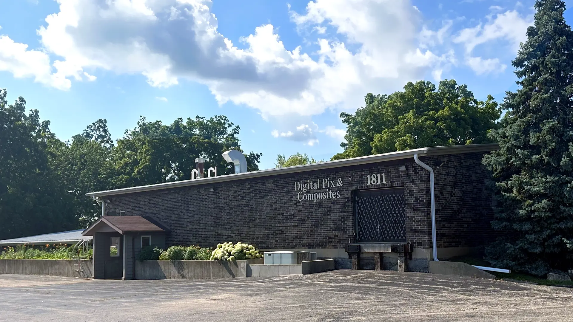 Photo of Digital Pix and Composite studio and lab in McHenry, Illinois. 